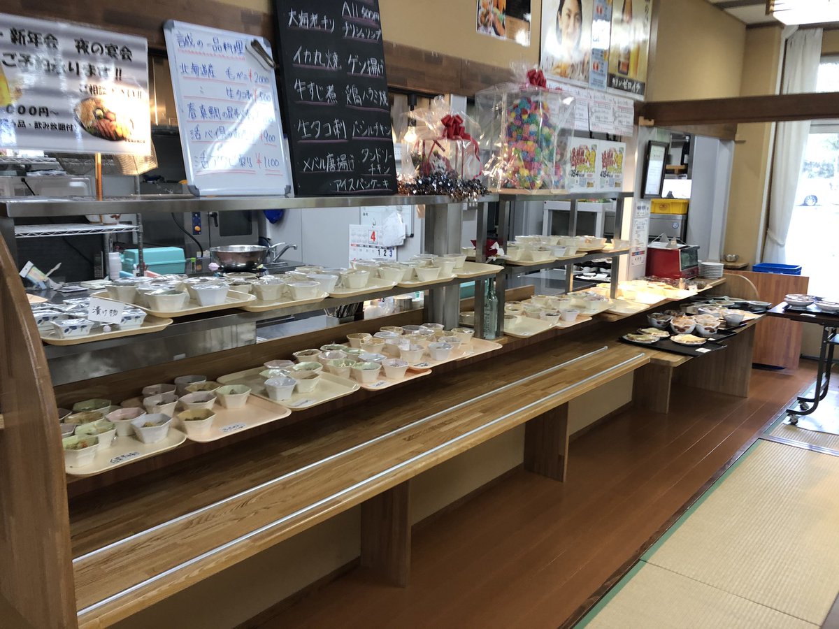頼む 新潟県に住んでるみんな 明日のお昼は胎内にある『誠食堂』に行ってくれ 70分食べ放題で食堂のおばちゃん手作りの季節モノが盛りだくさん 山菜や焼き魚などひとつひとつ丁寧にラップ包みされててどれも優しい味でいくらでも食べられちゃうオカズ達 今日ピーク時に行って俺しかいなかったから頼む 