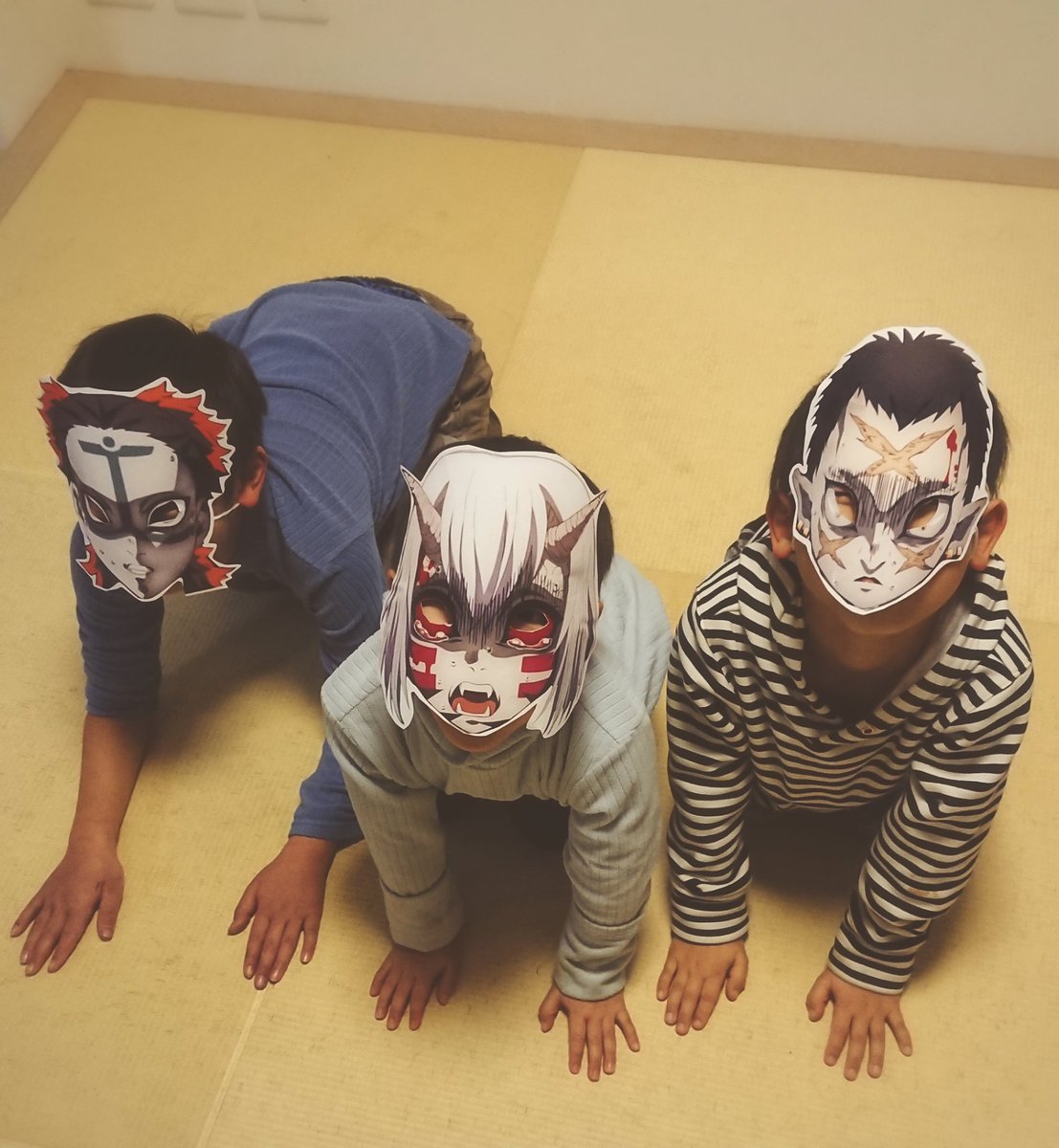 お面作って渡したら 瞬時に役割を把握した息子たち (笑)