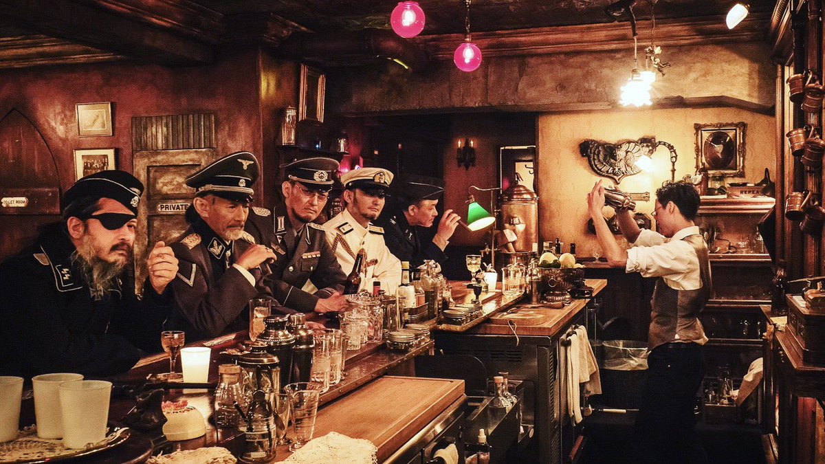 禁酒法で話題ですが当店はまさにその禁酒法時代1920年代のアメリカをテーマにしたバーです… アンティーク調の内装、俗世から切り離された非現実的な空間で隠れてお酒を飲む、そんな背徳感ある酒場…コロナ禍、何とか耐えますので収束後に行きたい店リストにどうでしょうか…   