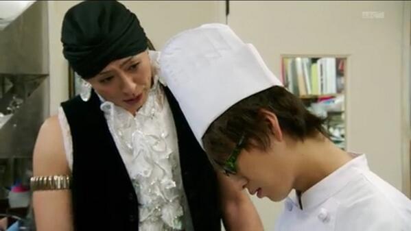 #敵だったけど味方になる系で好きなキャラ 仮面ライダーブラーボこと凰蓮・ピエール・アルフォンゾ  早期退場する予定だったらしいけど強烈なキャラがウケて予想以上の人気キャラに、最初は嫌味な邪魔キャラ的存在だったが主人公達を認めてからは大人として彼らの進む道の手助けをする頼れるオネエへ 