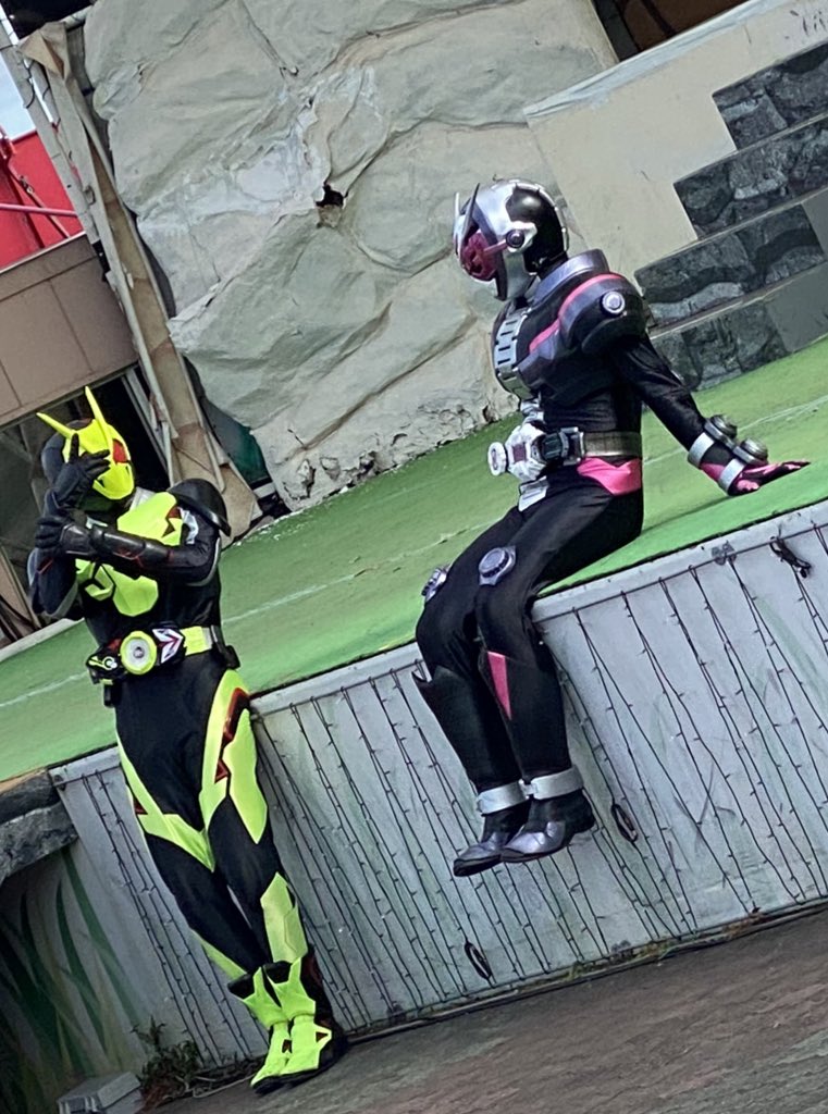 ヒーローショーのオフショットめちゃくちゃ可愛くて好き 