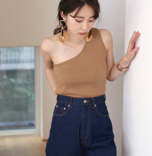 こんなん一般人が着たら原始人のボスやで 