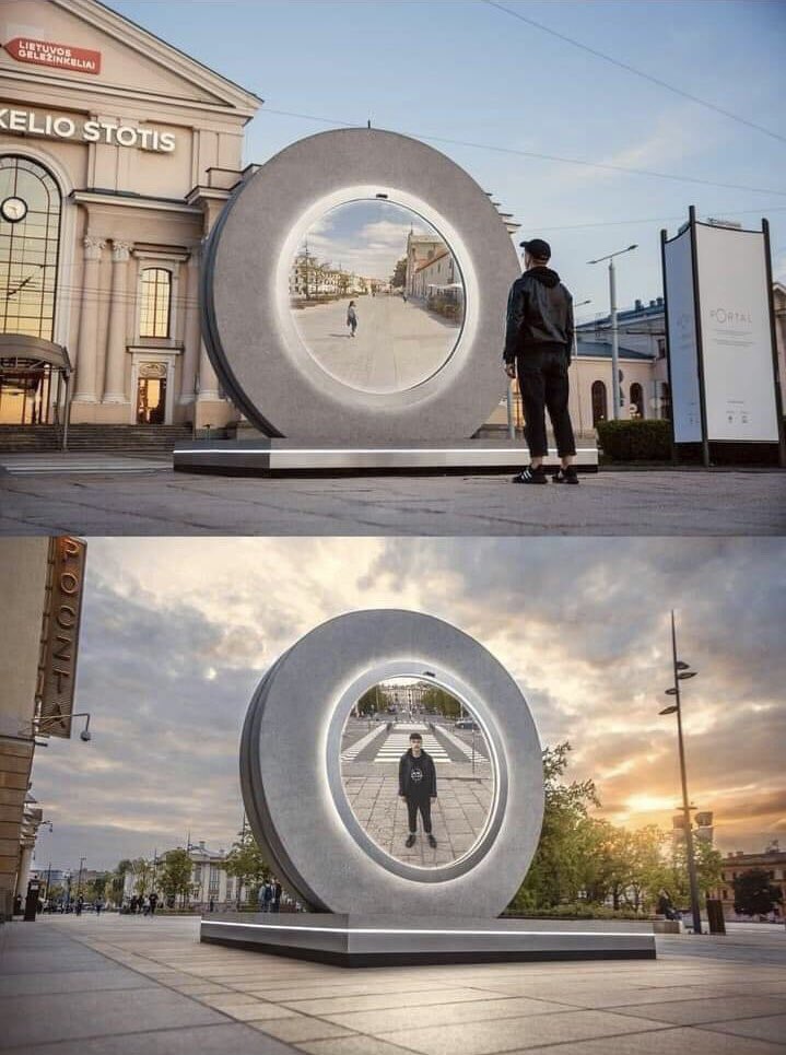 見知らぬ土地の見知らぬ人と偶然出会い、話す