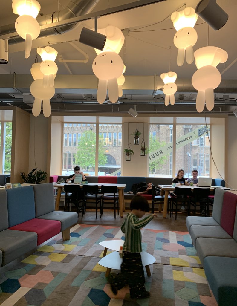 ホテルのロビーも最高なんだが 