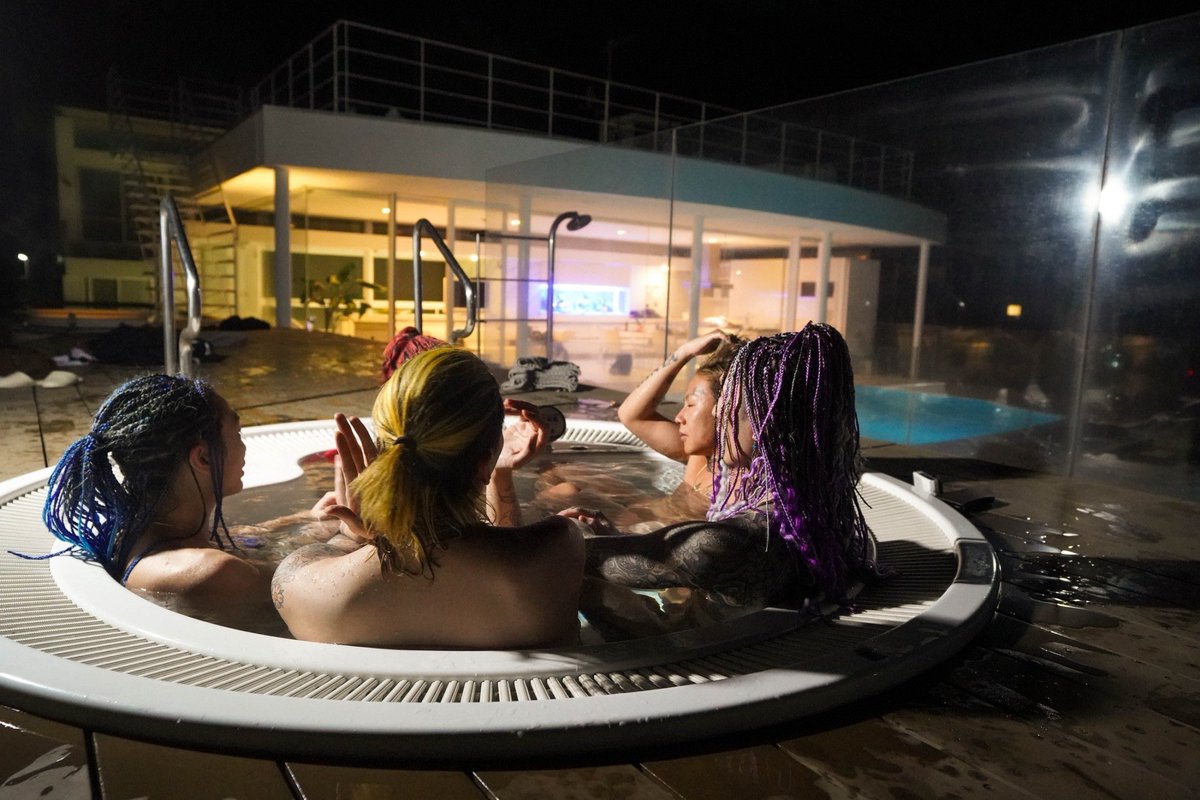 ボスがもう３日間も配信してる みんなフォローしてあげてくれ   #DJ社長がんばれ 