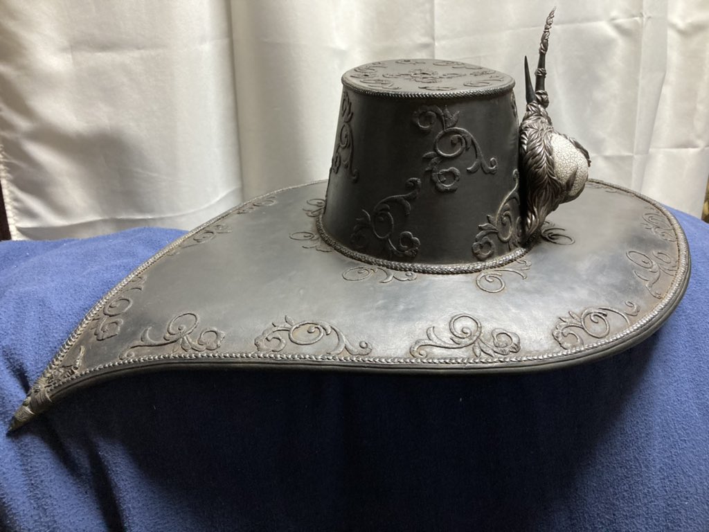 ってな訳で、吸血鬼ハンター〝D〟の衣装小道具一式完成 1995年5月から作り始めて丁度26年掛かっての完成ですわ( ´Д`)y━・~~ コレでいつ終わっても悔いは無い