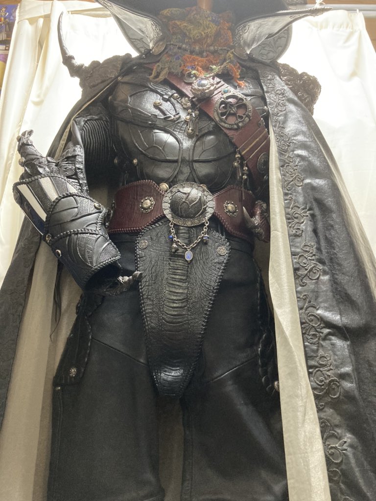 ってな訳で、吸血鬼ハンター〝D〟の衣装小道具一式完成  1995年5月から作り始めて丁度26年掛かっての完成ですわ( ´Д`)y━･~~  コレでいつ終わっても悔いは無い 