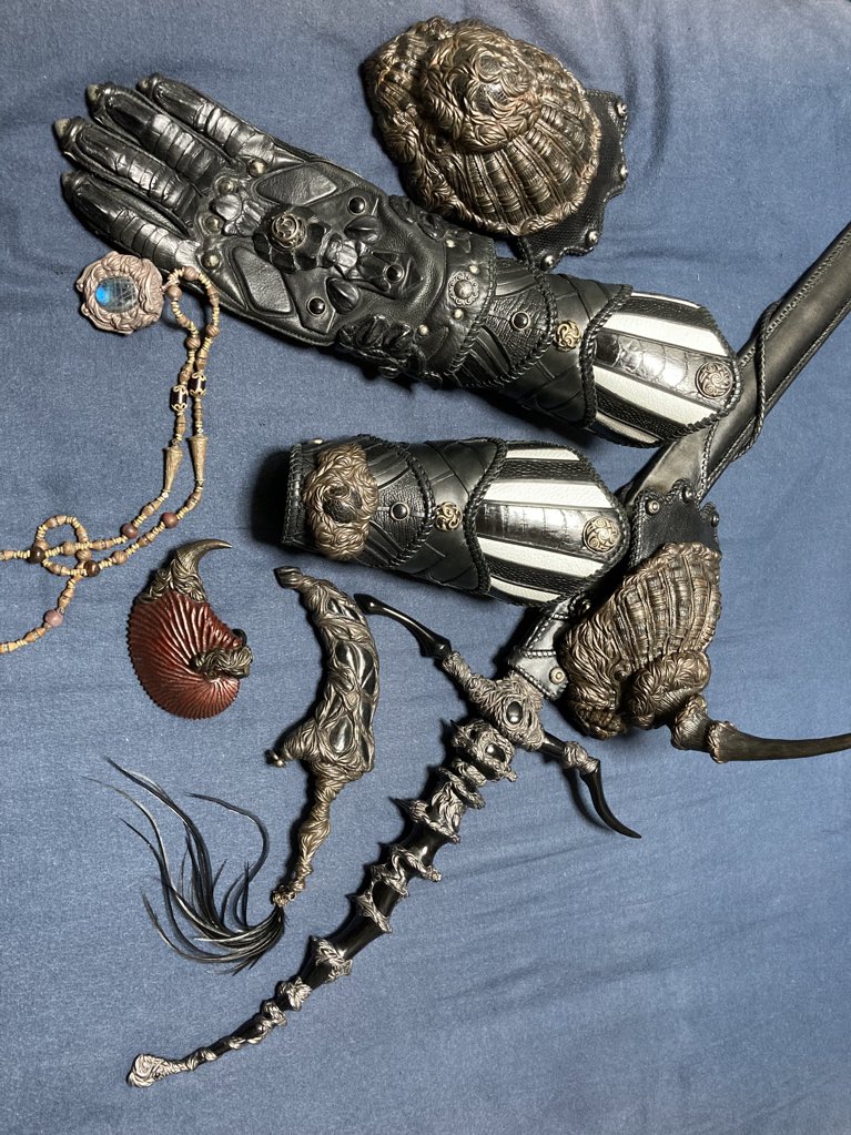 ってな訳で、吸血鬼ハンター〝D〟の衣装小道具一式完成  1995年5月から作り始めて丁度26年掛かっての完成ですわ( ´Д`)y━･~~  コレでいつ終わっても悔いは無い 