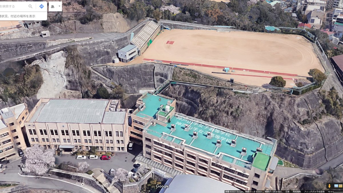 屋上から山上にある校庭にアクセスするの異常すぎる 