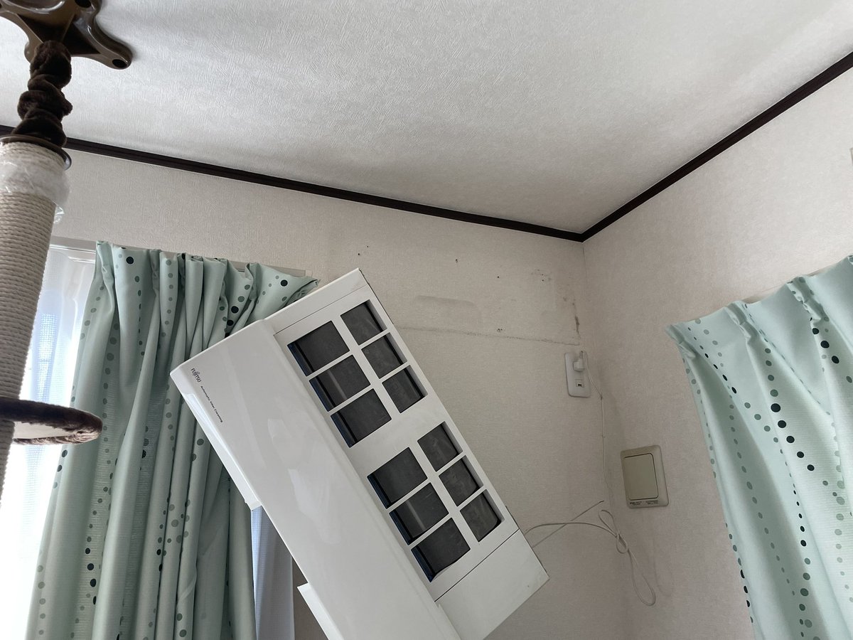 うちのエアコンもこの猛暑に耐えきれないみたいですね 