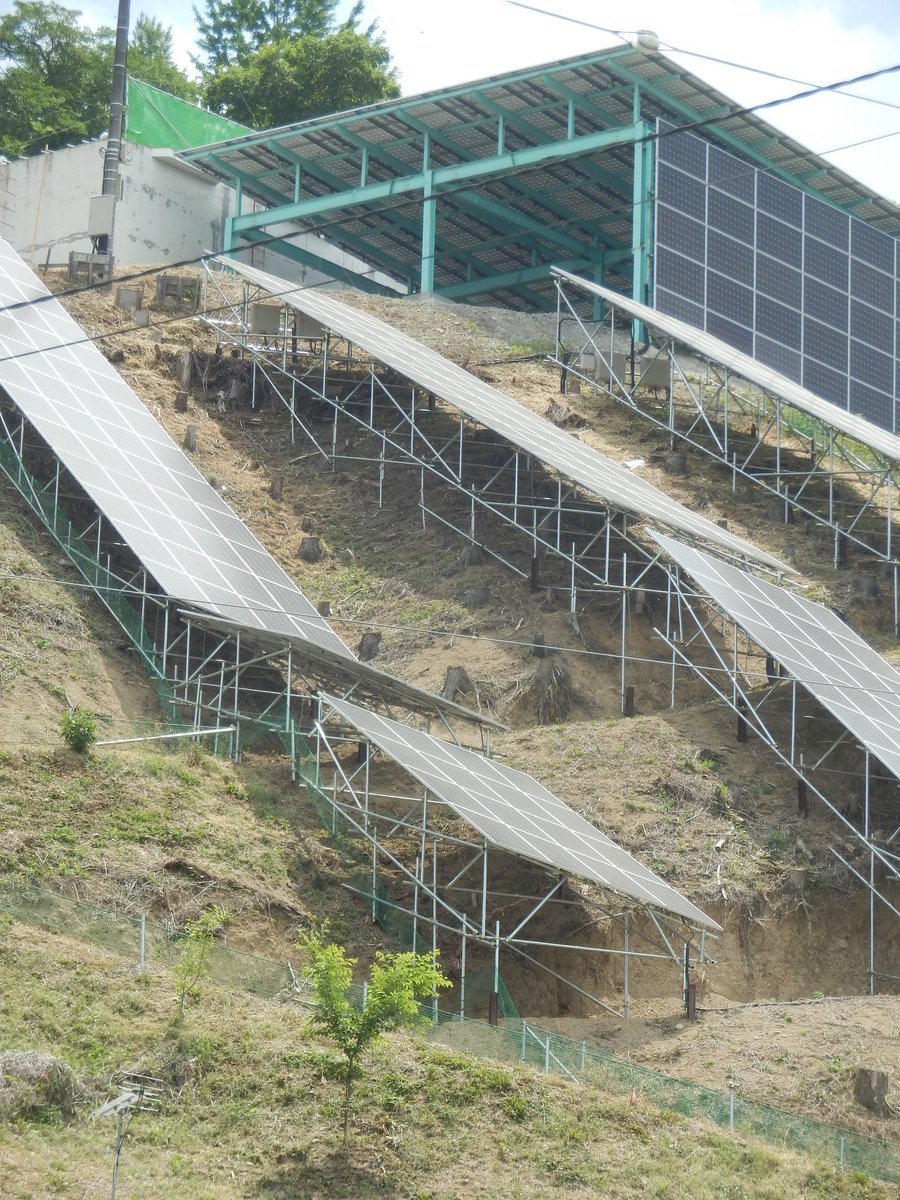 どうかこの西向き急斜面に単管パイプで設置された低圧分割ソーラーが、地盤ごと秩父第一小学校に向かって崩落したり、北風に煽られて飛散しませんように 