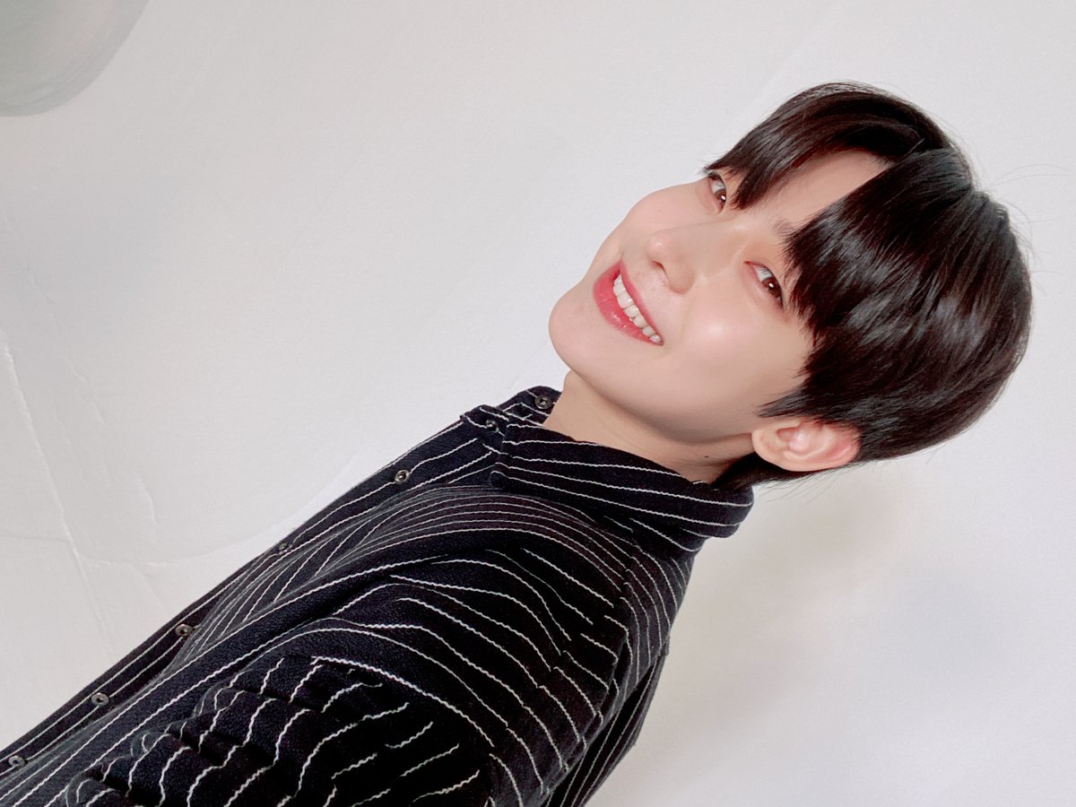 [#ENHYPENMESSAGE] ENGENEのみなさん! ぼくはさいきん ほんをよんでいますよ~ ほんをよむたびに ポジティブなかんがえかたが できるからです! あと ほんをよむと よくねむれるし こころもおちつきます