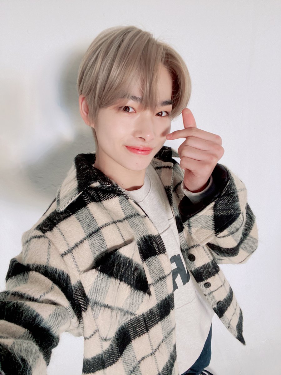 [#ENHYPENMESSAGE] ENGENEの皆さん〜💕✨元気に過ごしていますか? 僕達はファンミーティングに向けて色々と準備しています‼ENGENEの皆さんの為に沢山頑張っていい舞台をお見せできるように頑張りますっ☺️💜 #NI_KI 