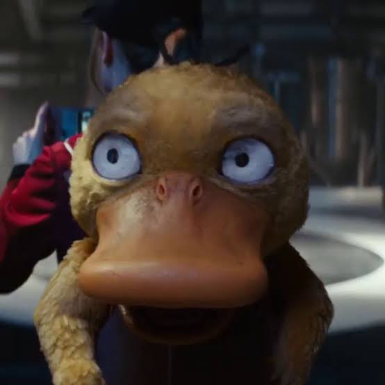 #名探偵ピカチュウ のコダック、この漫画っぽい「点みたいな黒目」を表情するために、「黒目が小さい」んじゃなくて「めちゃめちゃデカイ虹彩が白い」という方法をとってたのが、すっごい感心したんですよ