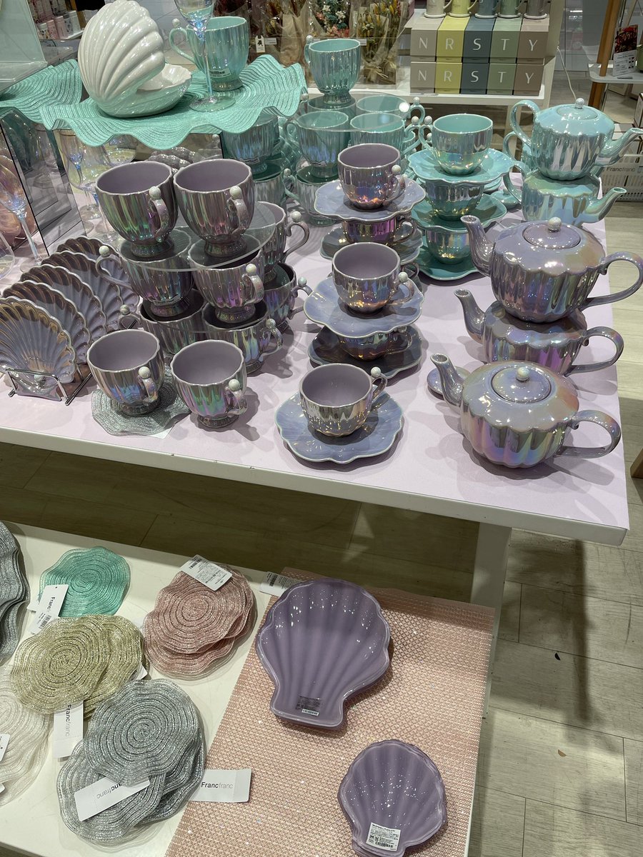 オクタのみんなフランフランに走って😭 ミントとパープルが追加されてる😭😭 