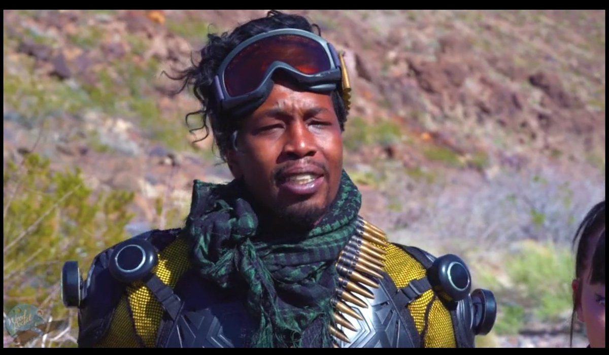 APEXパロAV見つけてしまったんだがミラージュらの衣装レベル高いのに急にバケモン出てきて笑った 