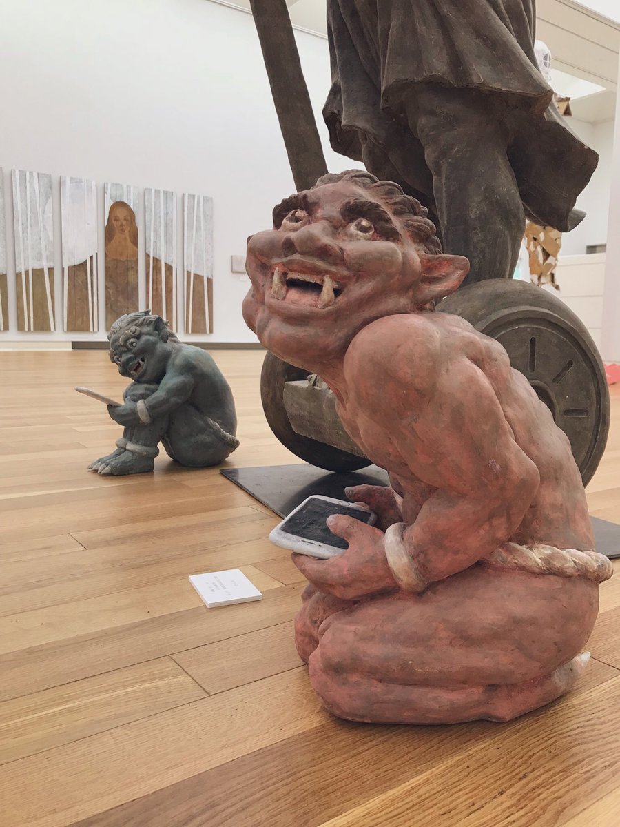 たくさんの反応をいただけて驚き倒していますが、すっごく嬉しいです☺️ありがとうございます🙇‍♂️ バズったら宣伝していいよって誰かが言っていたので、過去作品もぜひ💦 セグウェイに乗った仁王さんとiPhoneを弄る無邪気な邪気です