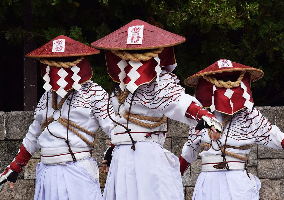 日本の伝道舞踊的？な衣装くっそ性癖に刺さるのだが 