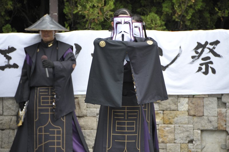 日本の伝道舞踊的？な衣装くっそ性癖に刺さるのだが 