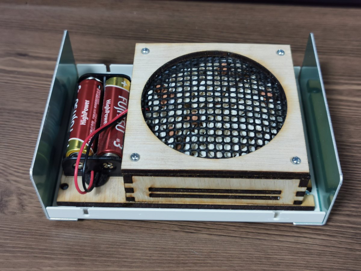 友人の母親が買ってきた、怪しい空気活性機を分解する記事です。   