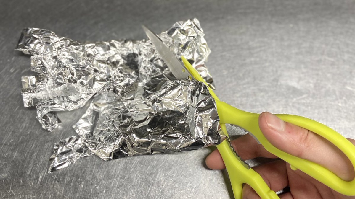 ハサミはアルミホイルを数回切ると切れ味が良くなるの知ってましたか？ 