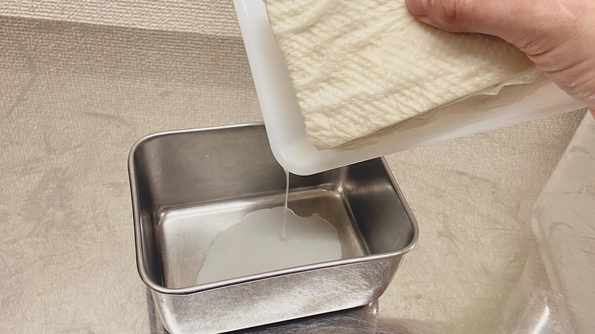 豆腐に塩振って1分レンチンして余分な水分を出しておくと麻婆豆腐とか翌日も水っぽくならないのを教えたい 