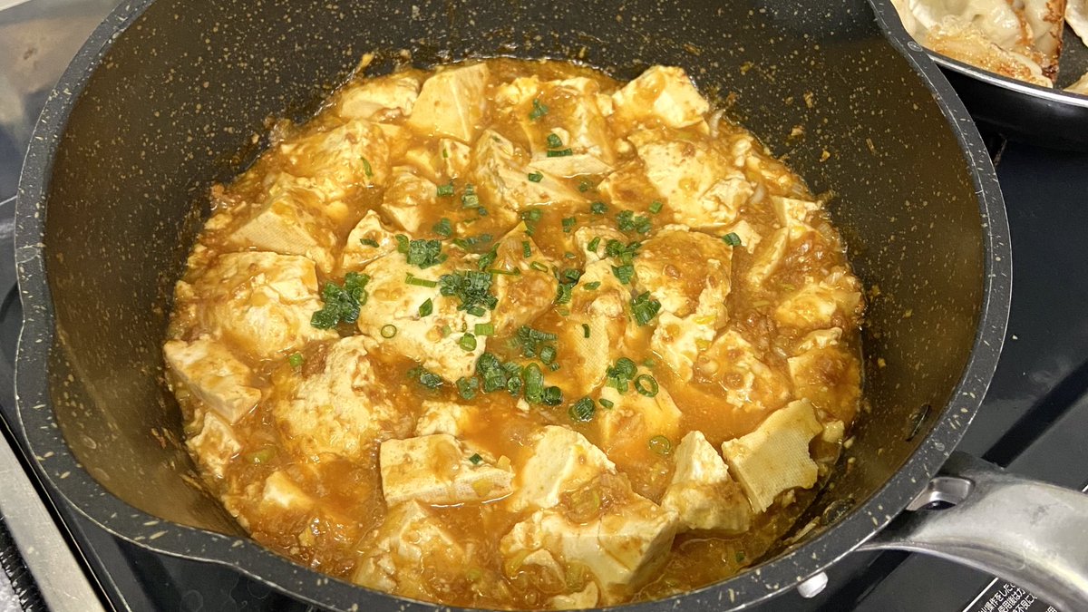 豆腐に塩振って1分レンチンして余分な水分を出しておくと麻婆豆腐とか翌日も水っぽくならないのを教えたい 