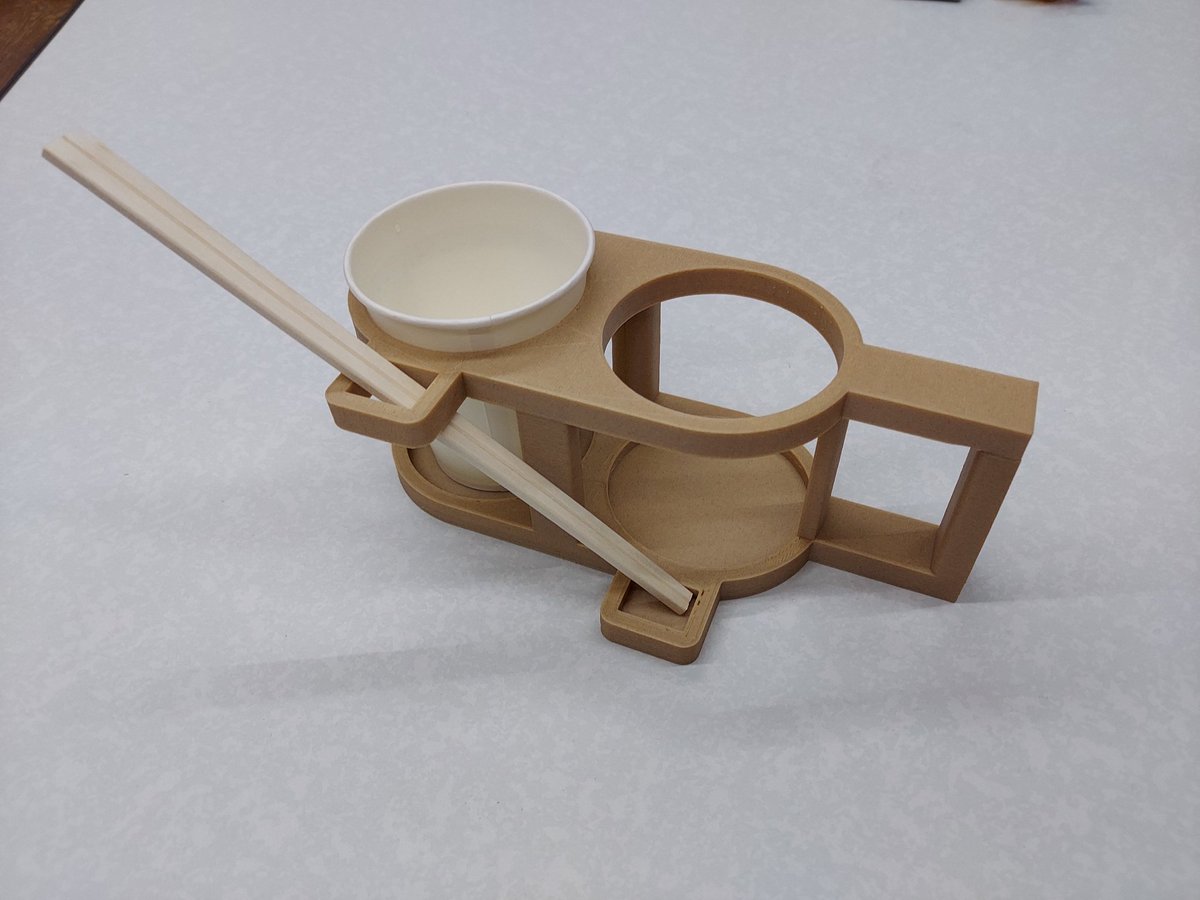 肉と野菜用に紙コップ２つと、割り箸ホルダーが一体で持ち歩けます♪ 