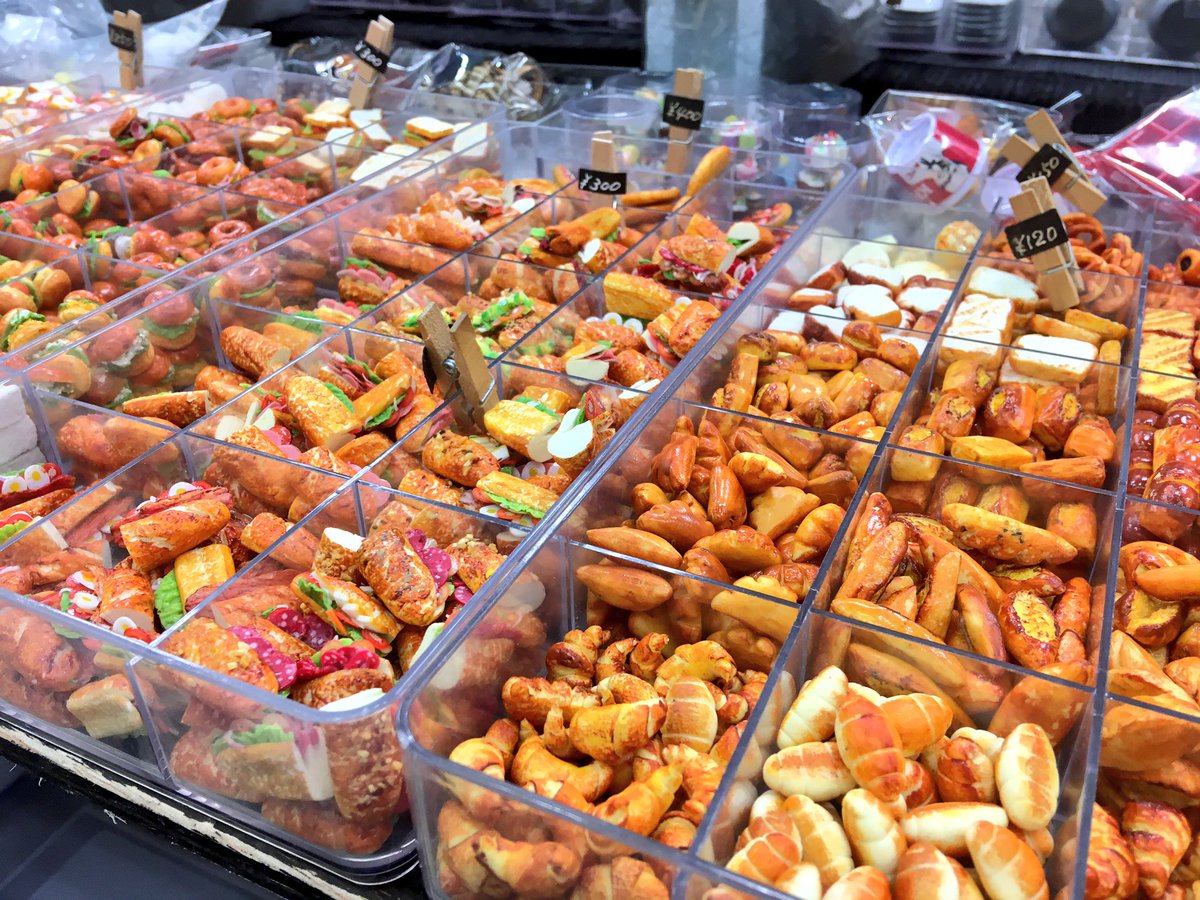  Dream of Country ミニチュアの世界のパンシリーズをご紹介🍞  思わず食べてしまいそうになるようなリアルさ....