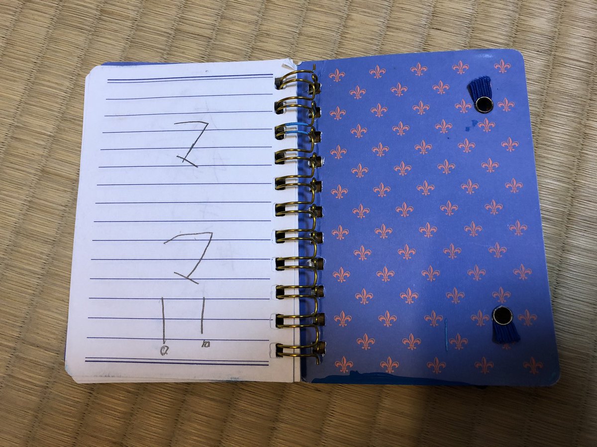 娘がいつも病院に持って行っていたカバンを片付けていたら、ドラマみたいな事が起きた 全然使ってないメモ帳、なんとなくパラパラと後ろからめくってみたら「ママ