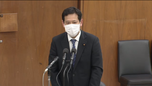 国「年金を75才から受け取ると年金額が上がるよ♪」 宮本徹(共産)「65才で年金が月に15万として、75才支給開始増額(84%+)を選べば、85才まで受け取るとしても所得税が上がるため、📌75才受給開始選択のほうが受取額は減ることになってしまう」 この政府、まさに詐欺師だな💢