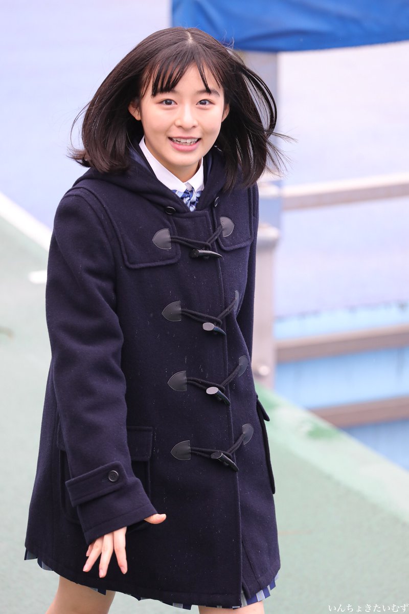 高校サッカー応援マネージャーの森七菜ちゃん可愛すぎる...   登場とともに雨も止んだし、まさに天気の子でした^ ^ 