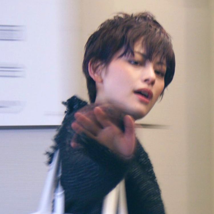 話題の朝美絢さん顔が良すぎてウラヌスかと思った..........ふつくしい........... 