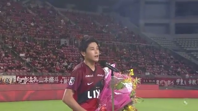 「全ての人たちに感謝します」 この試合をもって引退する #鹿島アントラーズ の #内田篤人 選手の挨拶を ノーカットでどうぞ💁♂️ @atlrs_official 内田選手の引退セレモニーは@DAZN_JPN で #ありがとう篤人 #Jリーグ