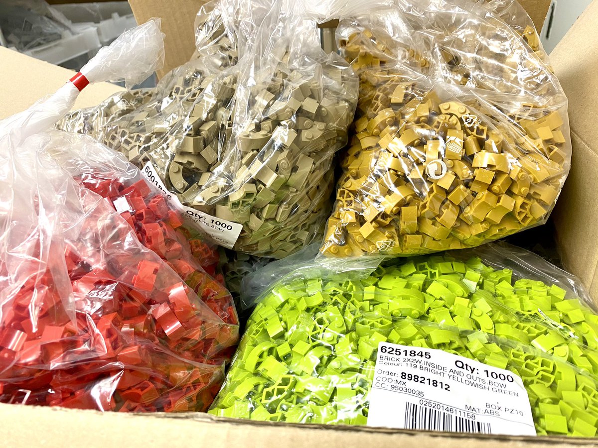 レゴ、1トン買いました。 年に一度くらいの大人買い。 