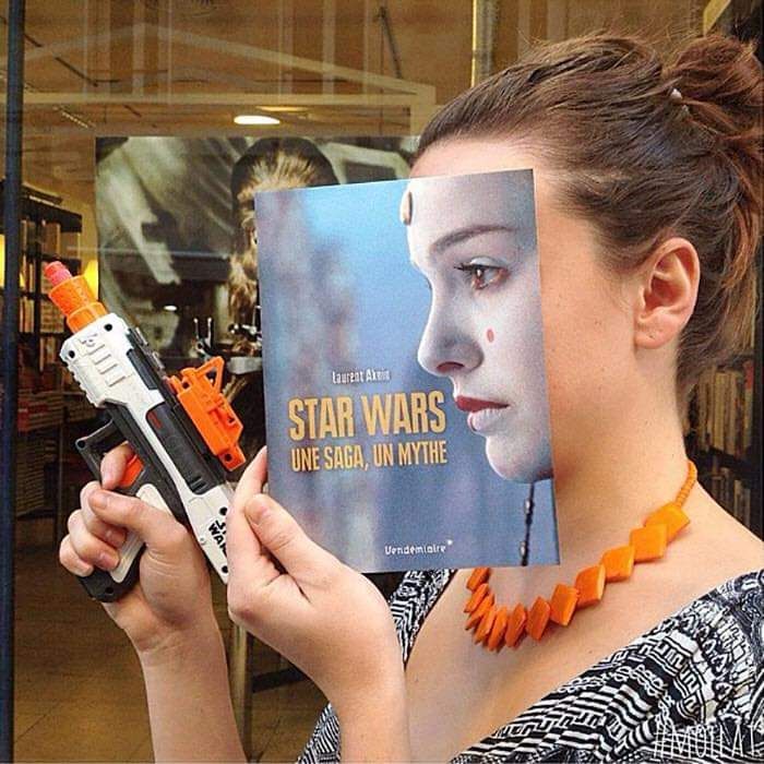 フランスの暇すぎる書店の店員さんが考えた遊びが、とても文学的で素敵 