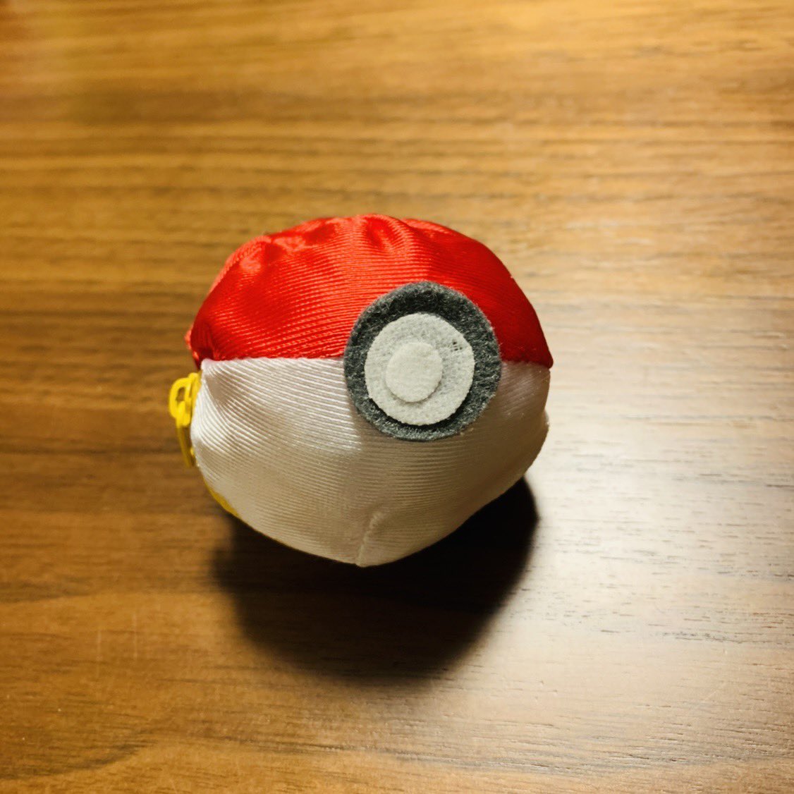 ついでに実家にあった、ひっくり返すとモンスターボールになるめちゃめちゃ懐かしいぬいぐるみも見て 