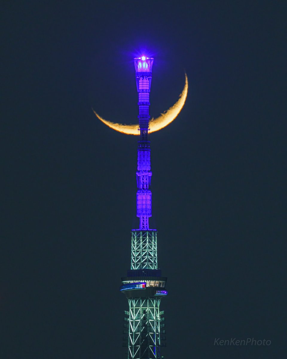 スカイツリーとお月さまが美しい。 
