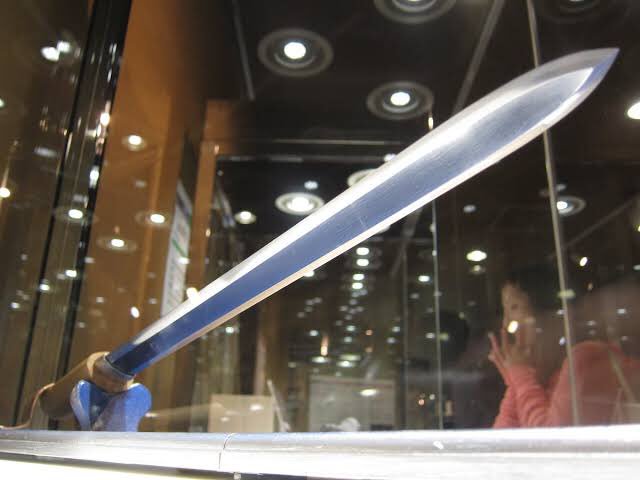 【貴重】鉄隕石から作られた剣、その名も
