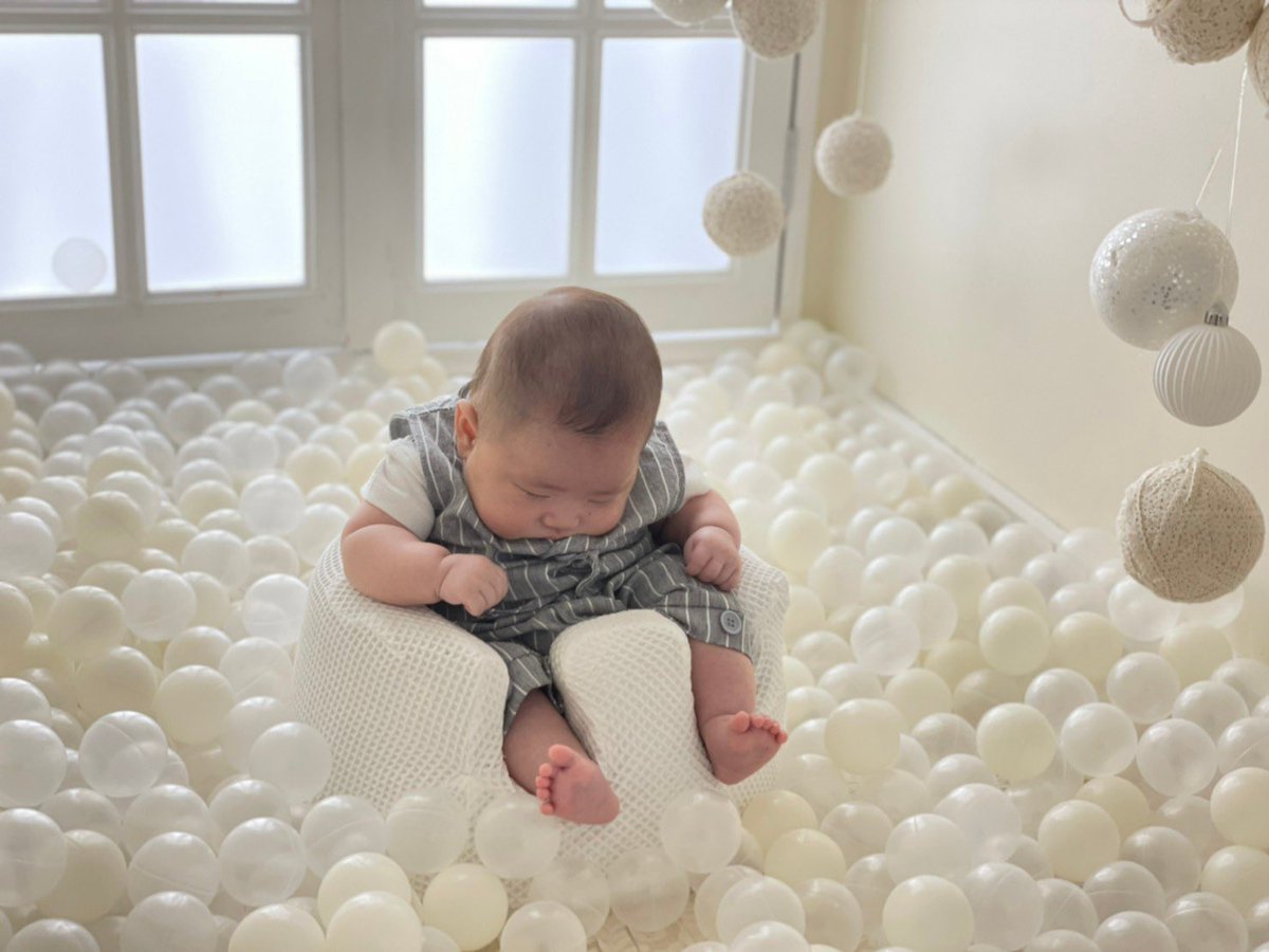 記念撮影中に力尽きた息子 