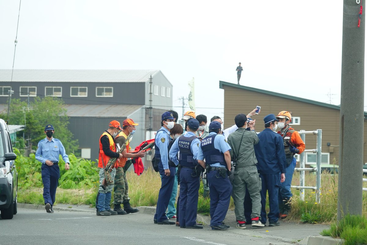 ～今日の北海道～  午前3時頃(東区)         住宅街にクマ 午前10時頃(北区)         全裸マスク男 午前11時頃(白石区)        刃物男  時刻不明        屋根の上に忍者         1時間前(苫小牧)           超暴走車  <<<<new !!! 