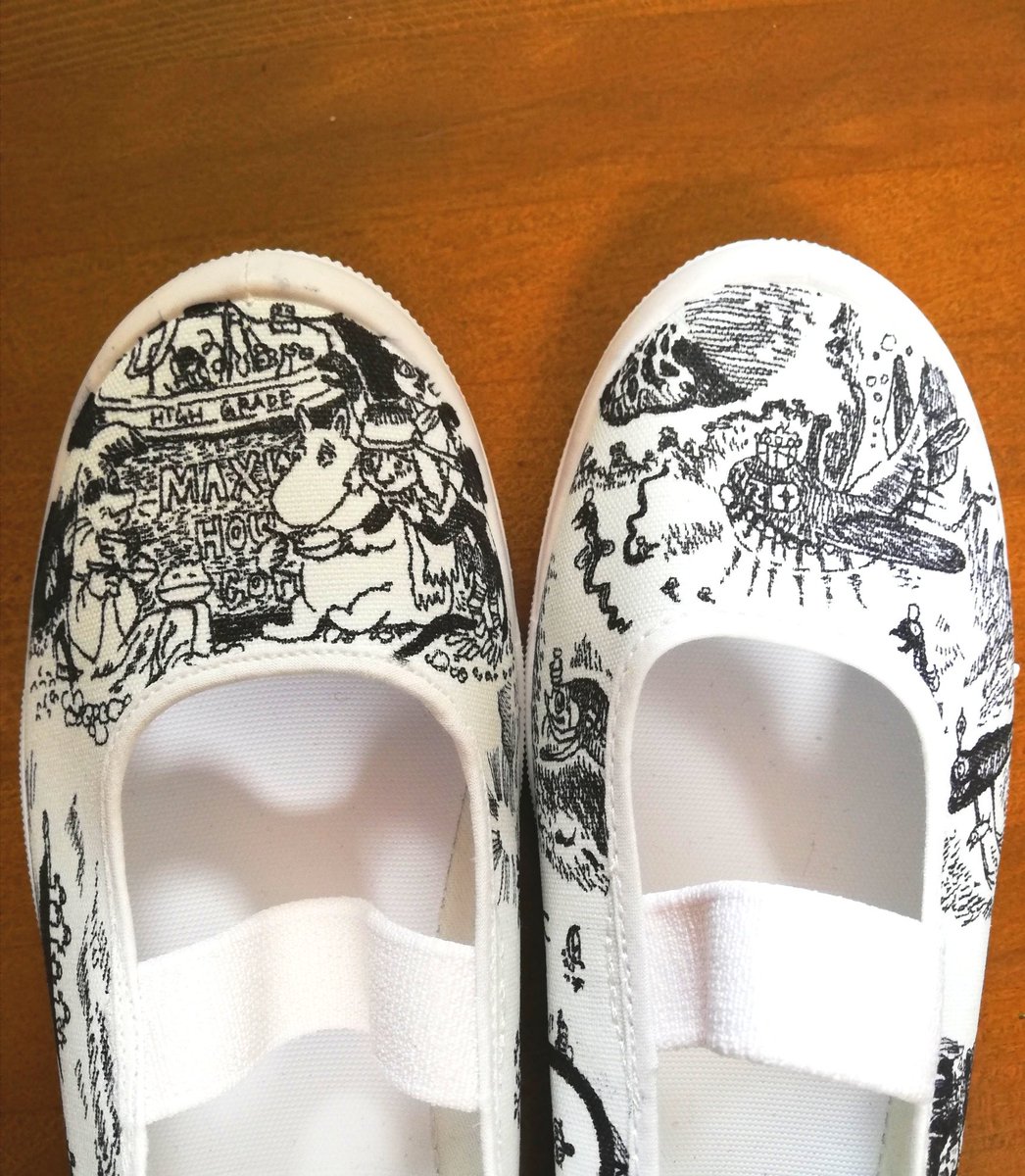 母に頼まれて職場の上履きにムーミン描いた！楽しかった☺️ 