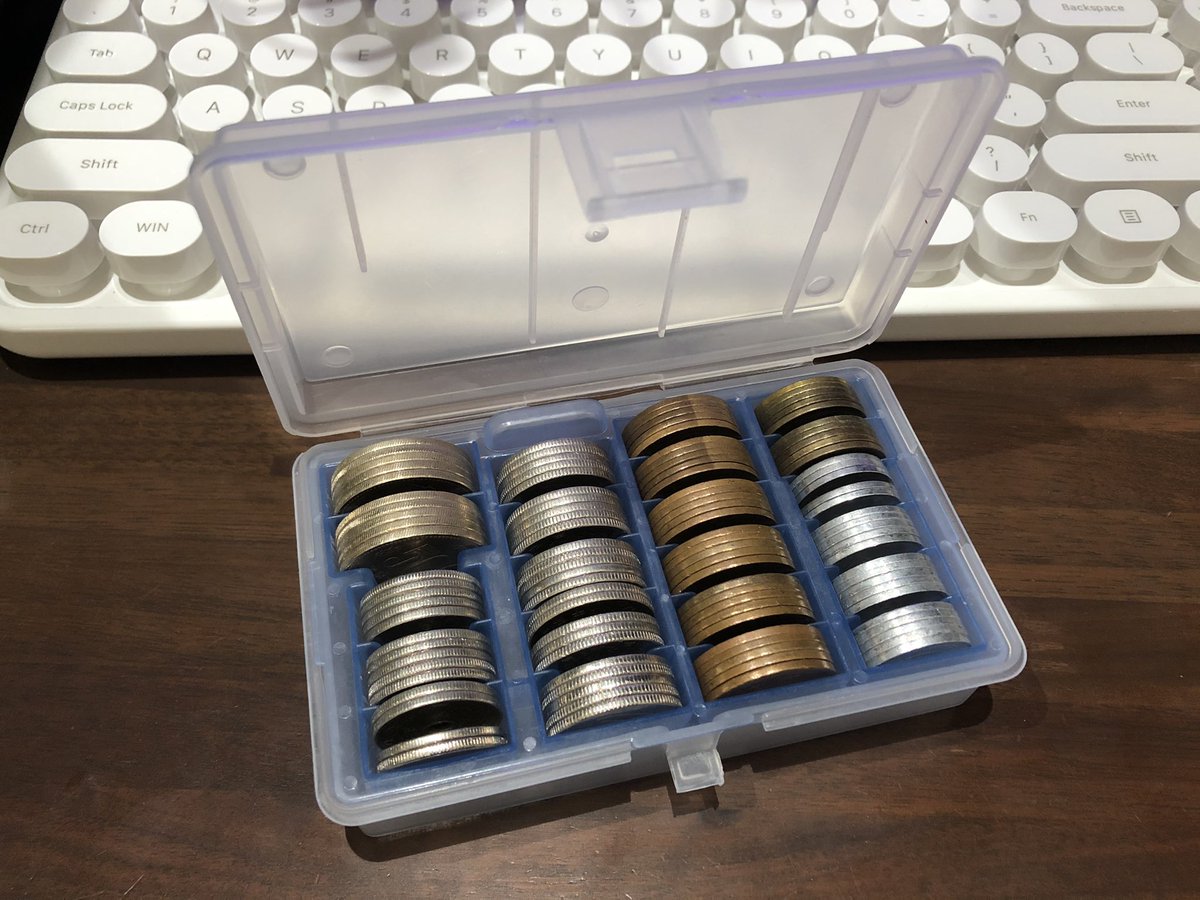 世の中入学シーズンですね 初めて小学生を持つお母さま こちらのコインケースは必ずご用意下さい 朝いきなりランドセルから集金袋が出てきます 彫刻刀、裁縫セット、色んなものを突然朝お釣りなしで代金用意してと言われます 私はこれに何度も救われました 