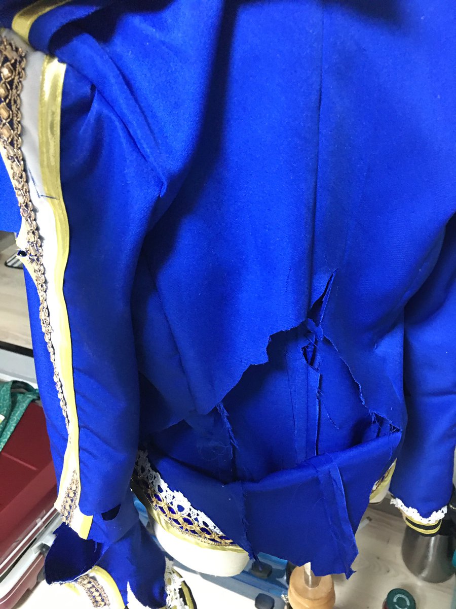 上記二枚の衣装のズタズタさ… もーこれ届いた時唖然としたからね