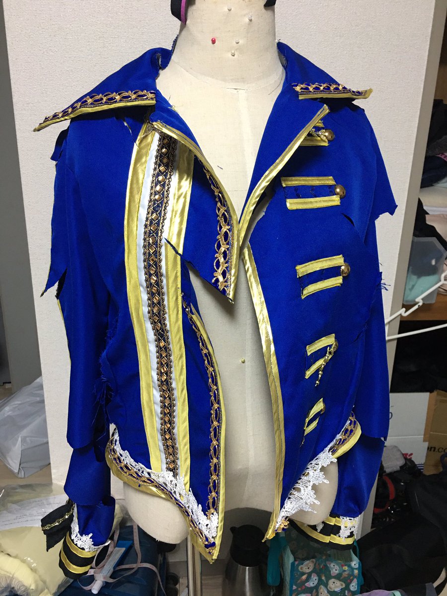 上記二枚の衣装のズタズタさ… もーこれ届いた時唖然としたからね