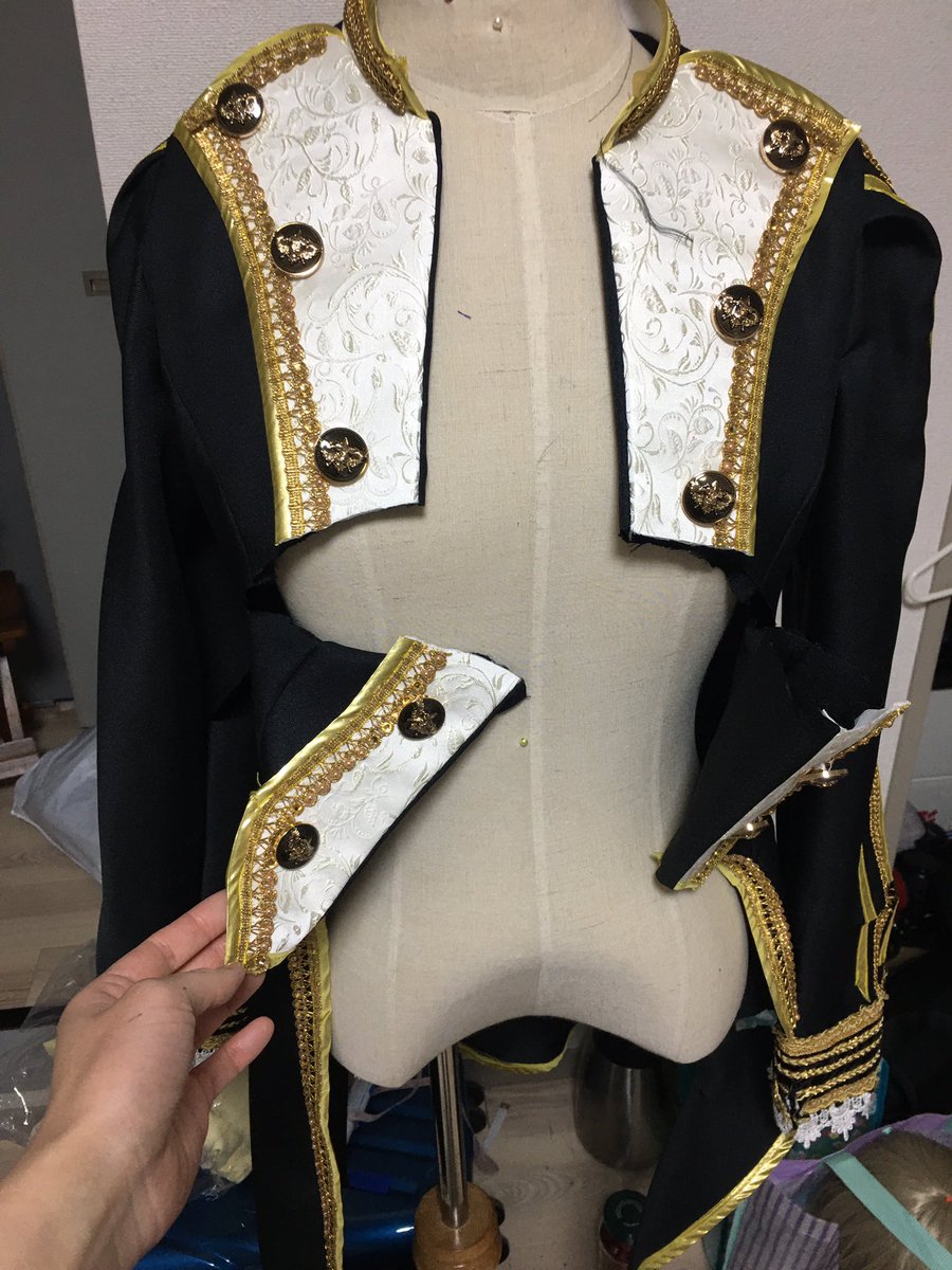 上記二枚の衣装のズタズタさ… もーこれ届いた時唖然としたからね