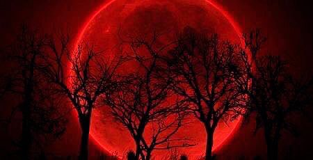普段より大きい満月 「スーパームーン」  月に2回目の満月 「ブルームーン」  皆既月食で赤い満月 「ブラッドムーン」  全て同時に起きる 「スーパーブルーブラッドムーン」 がこれ