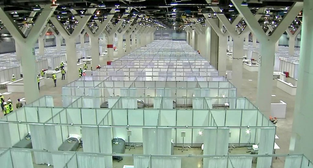 普通の政府なら1ヶ月も時間があればビックサイトみたいな大型施設をこんな感じにするんだけどな… この2ヶ月間、日本は何をしていたんだよ…って考えたらオリンピックを開催する事に夢中だった