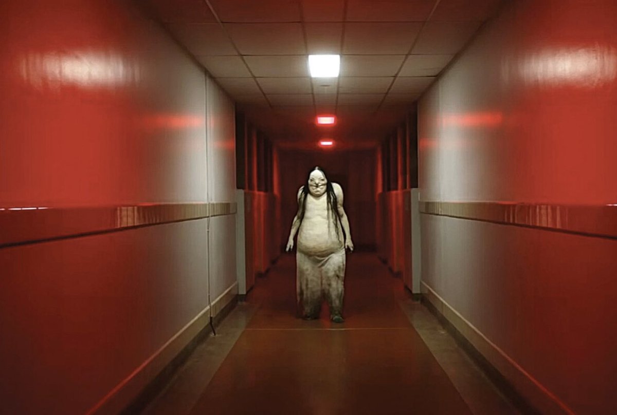 児童書ホラーの「だれかが墓地からやってくる」を映画化した『スケアリーストーリーズ 怖い本』中でも「青白い女」は脳裏に焼き付いたあの不気味な絵と同様に映画の方もかなり気味が悪く、襲い方も最悪すぎる