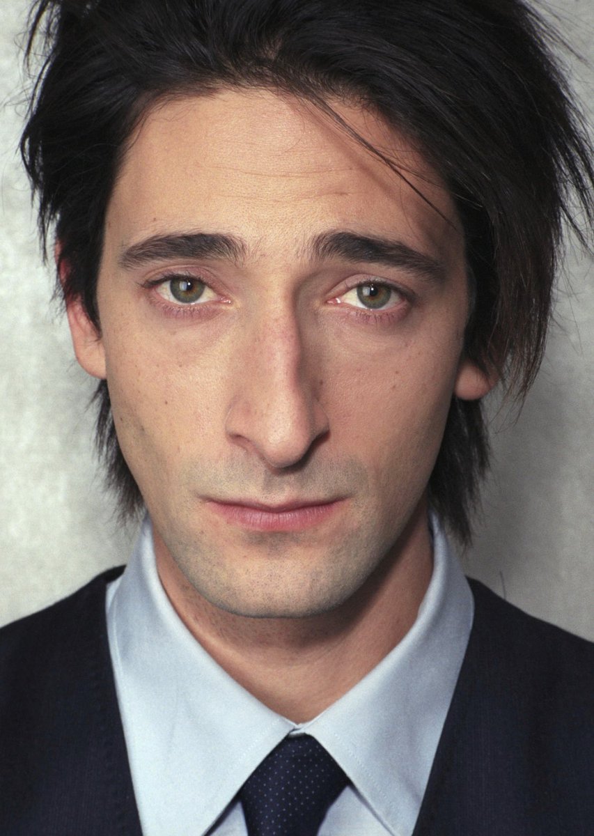 ガリかと思わせておいて腹筋バキバキです